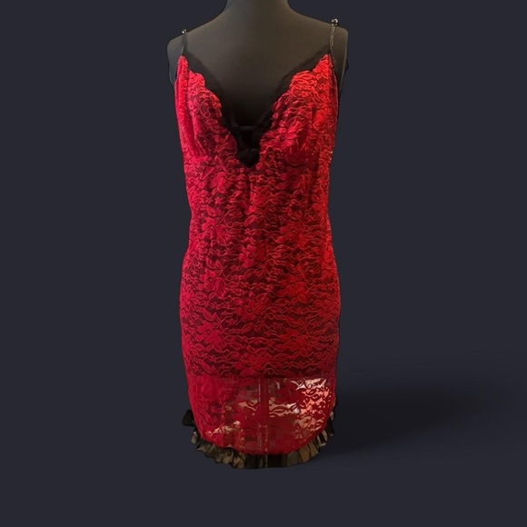 Secret Treasures Red Lace Chemise - Picture 1 of 3